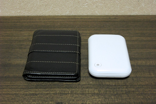 URoad-8000と名刺ケースのサイズ比較