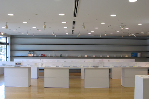 クリエイター100人からの年賀状展 展示風景