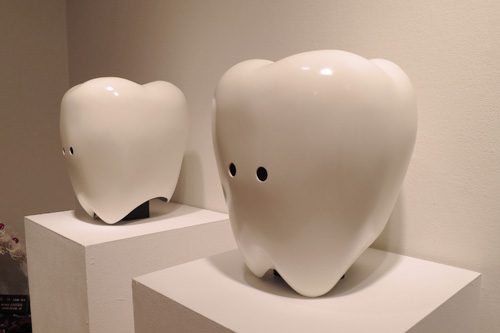 大島慶一郎展 “ＨＡＡＡＨ” 歯のかぶりもの