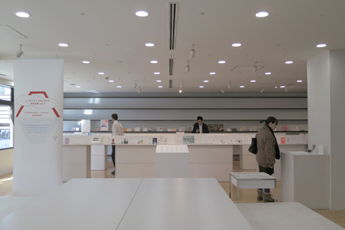 「クリエイター100人からの年賀状」展 vol.8 展示会場様子