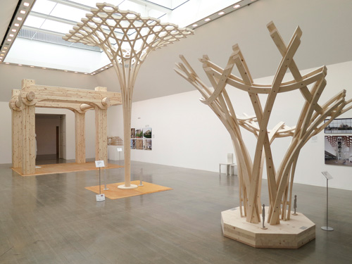 坂茂展 - ナイン・ブリッジズ・ゴルフクラブ、ポンピドゥーセンター・メス、タメディア新本社の柱