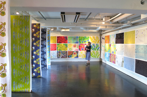 鈴木マサル傘展 会場全景