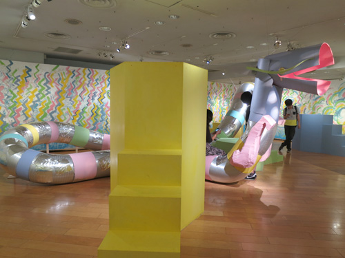 大宮エリー展 B1Fの龍のオブジェ