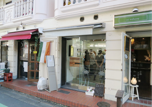 LITTLE BOOK STORE 外観